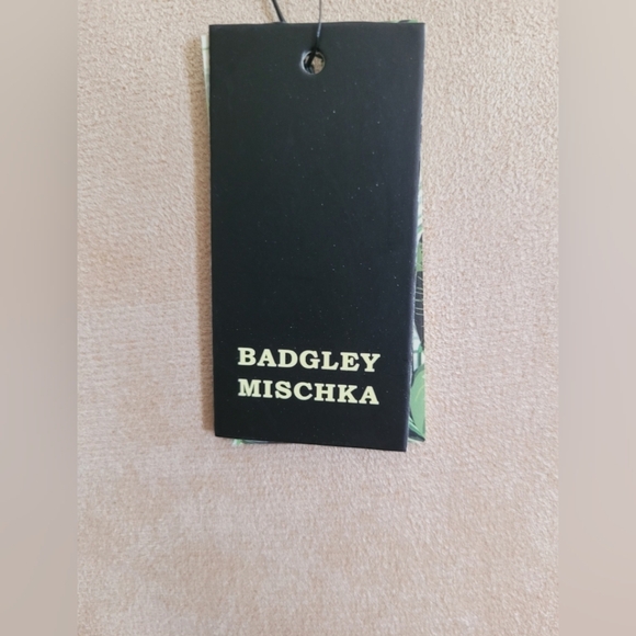 Badgley Mischka Elegant Cream Shearling Handbag - Picture 8 of 9